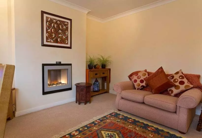 Poplar House Serviced Apartments