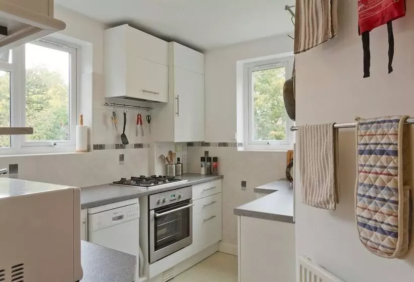 Poplar House Serviced Apartments