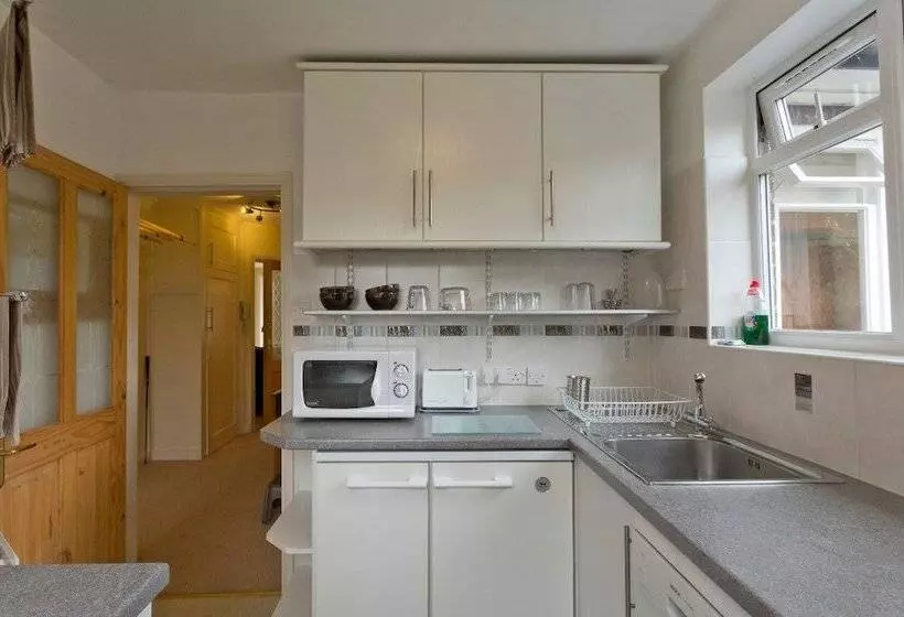 Poplar House Serviced Apartments
