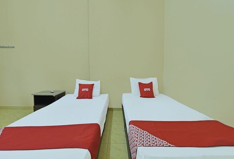 בית מלון כפרי Oyo 90702 Empire Inn 1