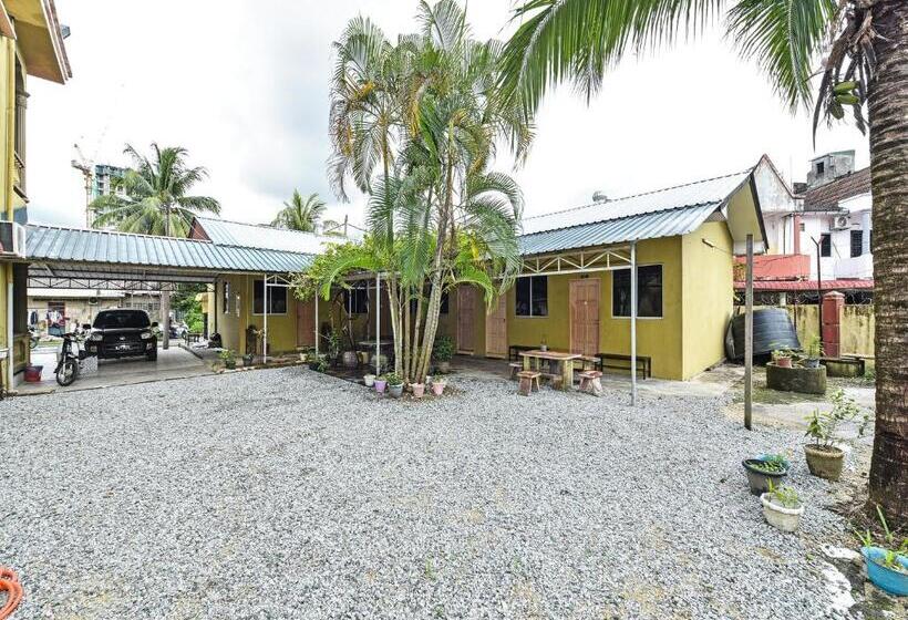 בית מלון כפרי Oyo 90702 Empire Inn 1