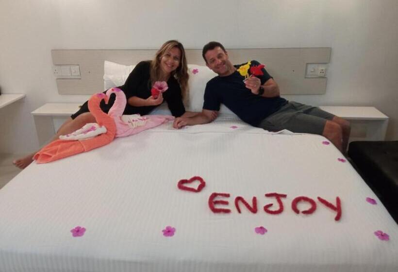 هتل Thoddoo Garden Inn