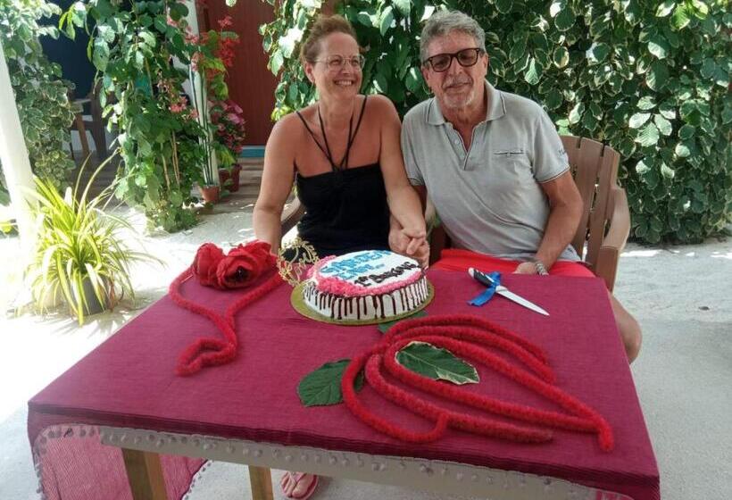 هتل Thoddoo Garden Inn