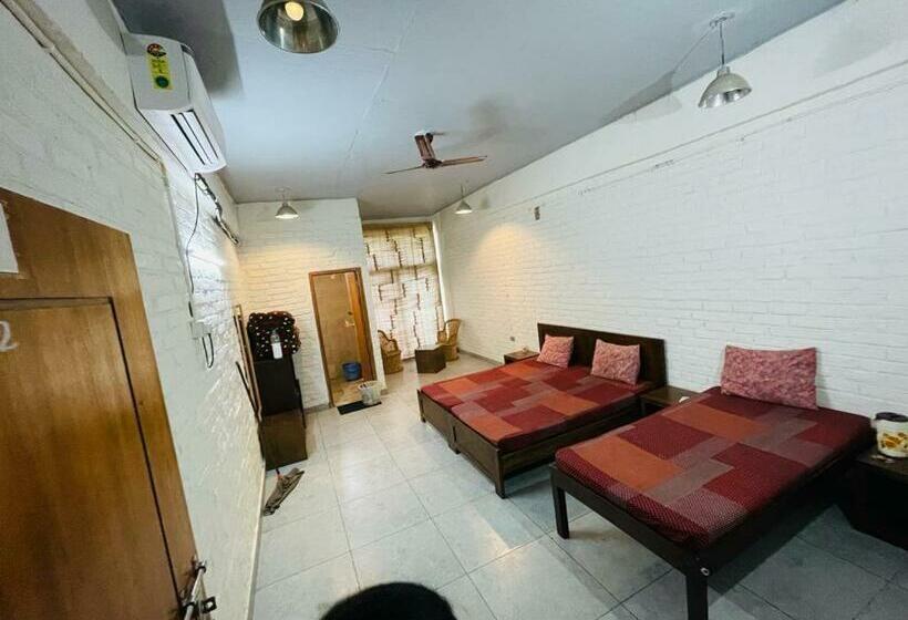 פנסיון Ladli Groups