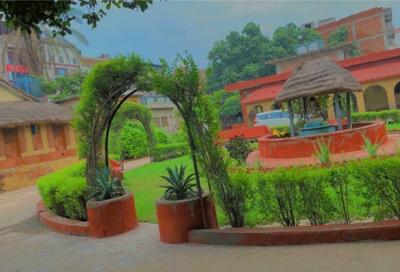 פנסיון Ladli Groups