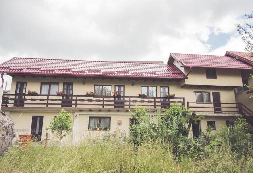 پانسیون Vila Chic M