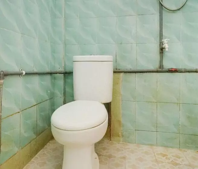 Hotelli Spot On 91968 Penginapan Saweri Gading