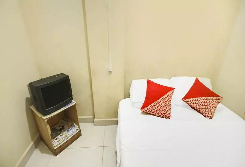 Hotelli Spot On 91968 Penginapan Saweri Gading