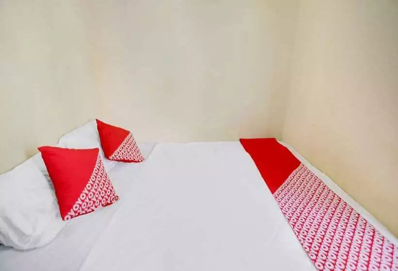 Hotelli Spot On 91968 Penginapan Saweri Gading