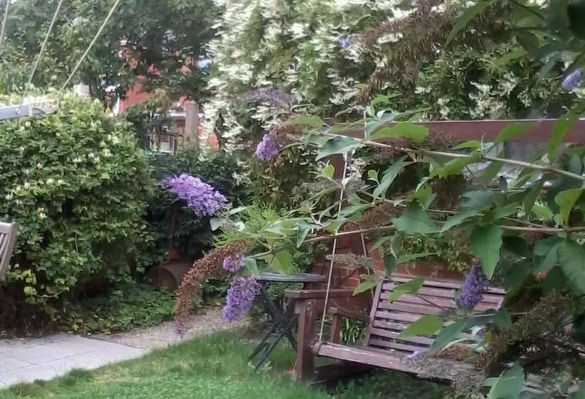 Barnes S Rest Bed & Breakfast & Caravan