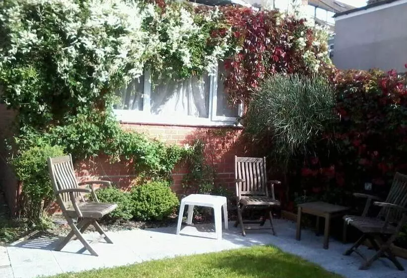 Barnes S Rest Bed & Breakfast & Caravan
