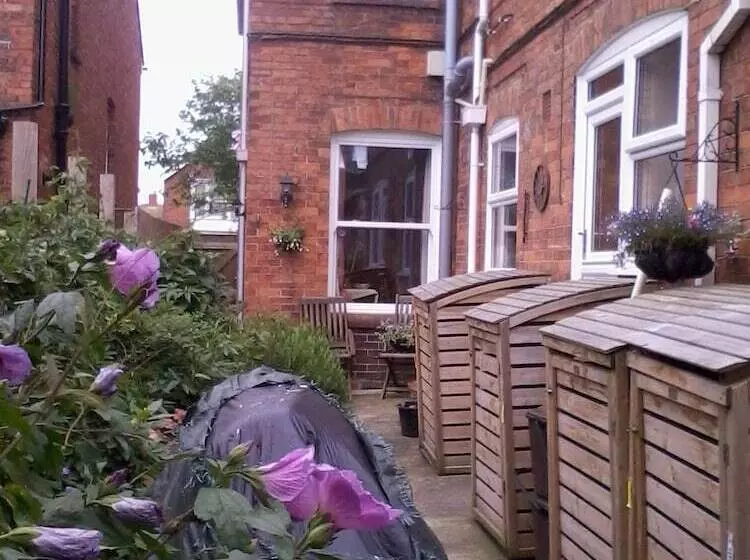 Barnes S Rest Bed & Breakfast & Caravan