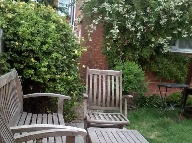 Barnes S Rest Bed & Breakfast & Caravan