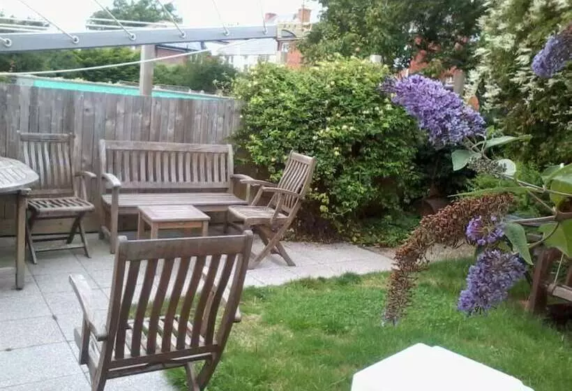 Barnes S Rest Bed & Breakfast & Caravan