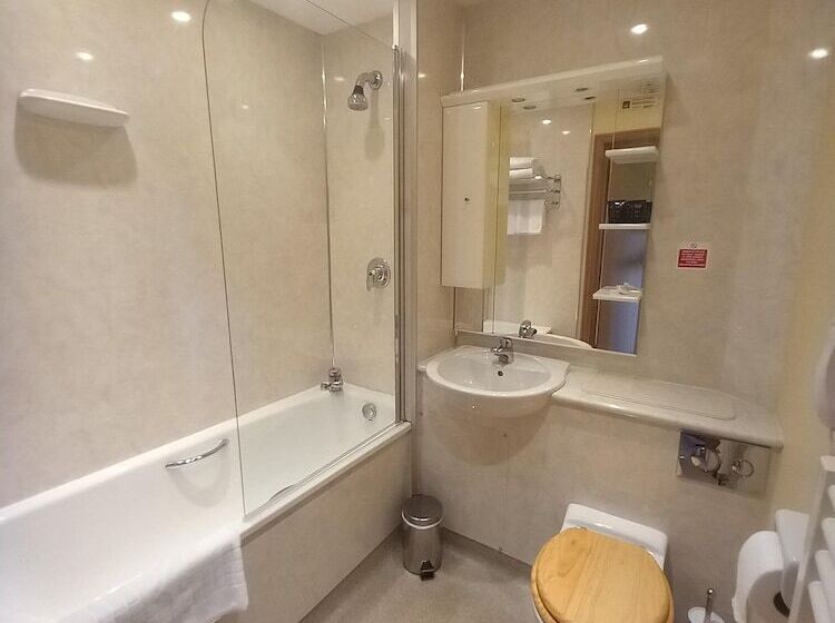 فندق Golden Ball