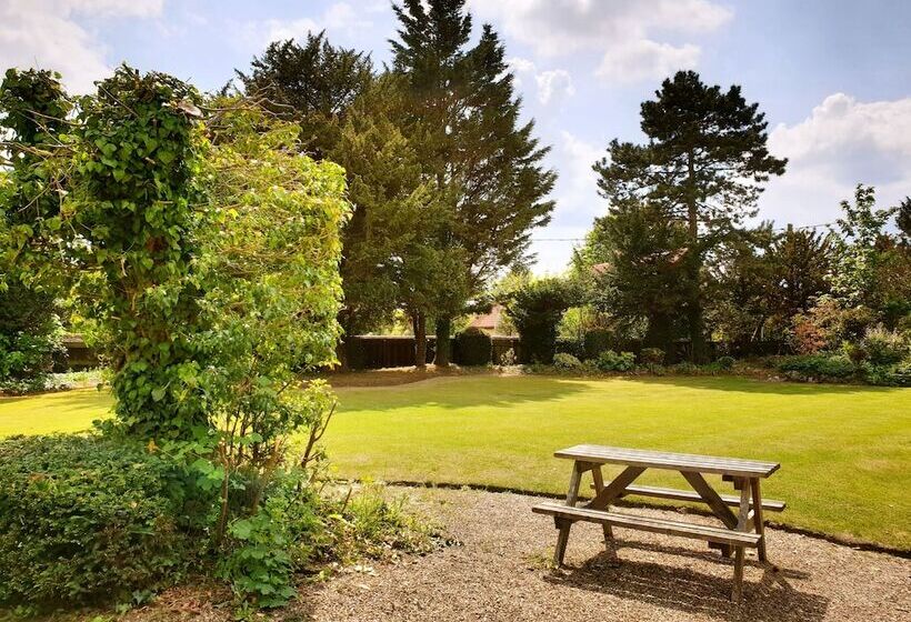 בית מלון כפרי The Crown House Inn