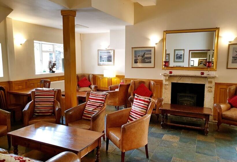 בית מלון כפרי The Crown House Inn