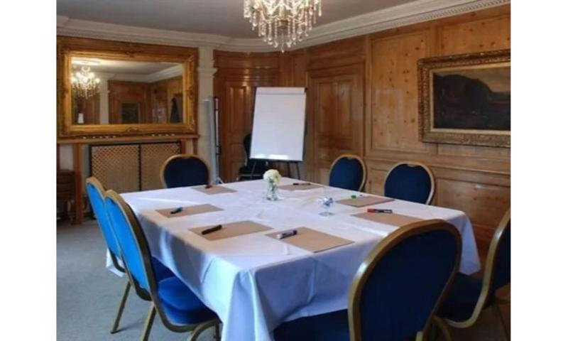 בית מלון כפרי The Crown House Inn