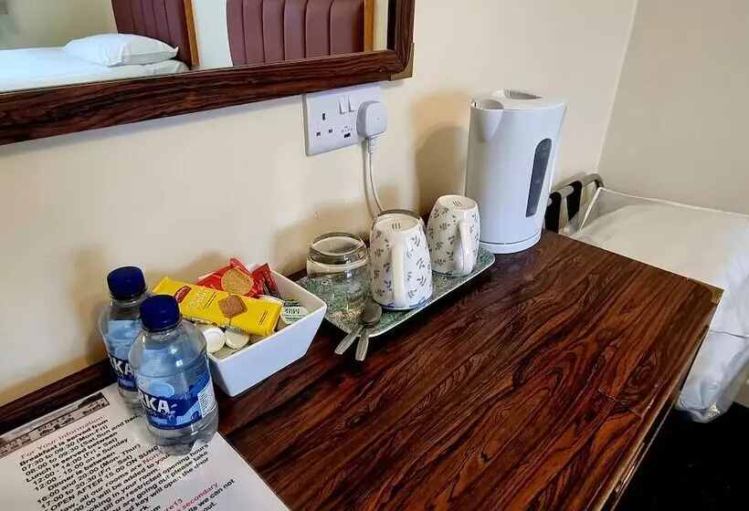 Отель The Sportsmans Inn Limited