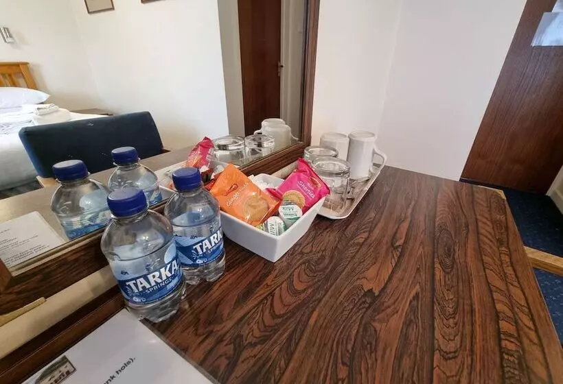 Отель The Sportsmans Inn Limited