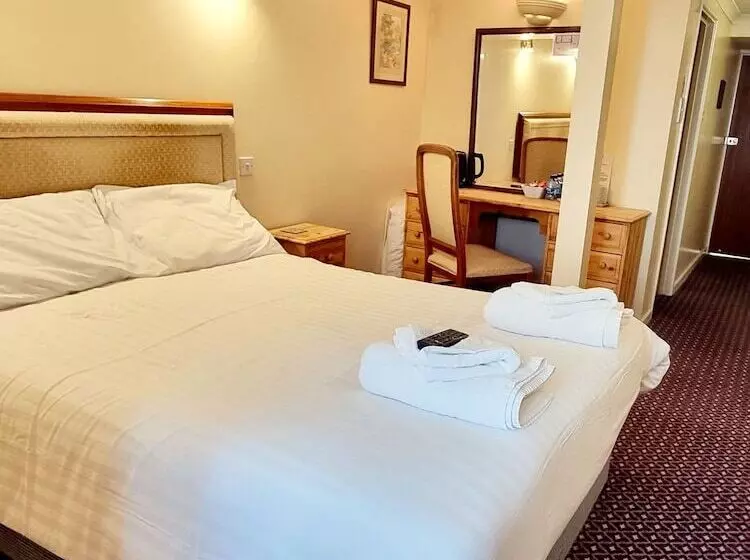 Отель The Sportsmans Inn Limited