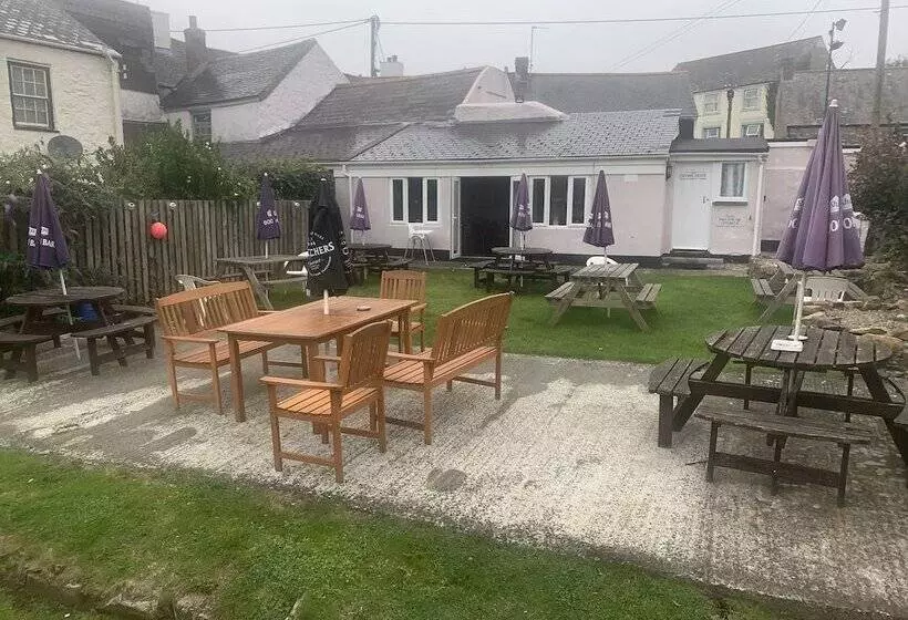 בית מלון כפרי The Star Inn