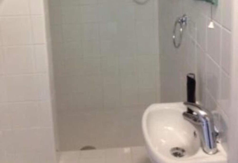 فندق Three Horseshoes Inn