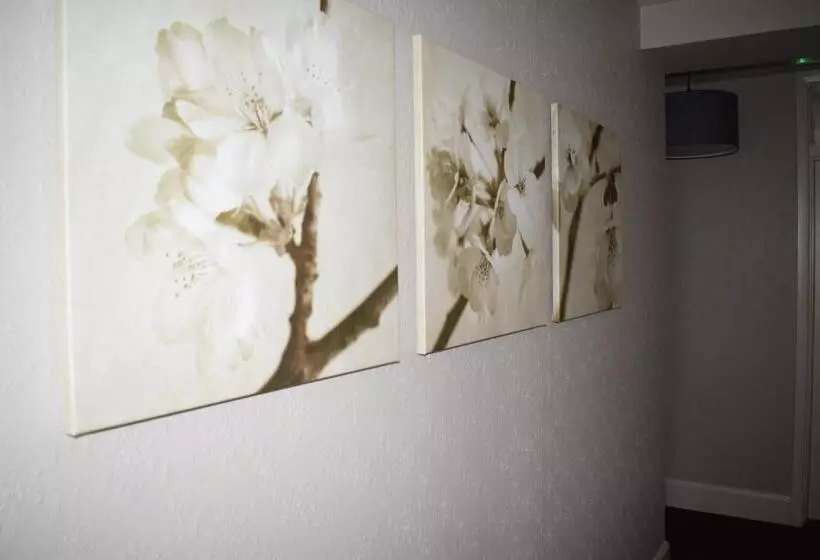 Hotel Woolpack Pub & Kitchen