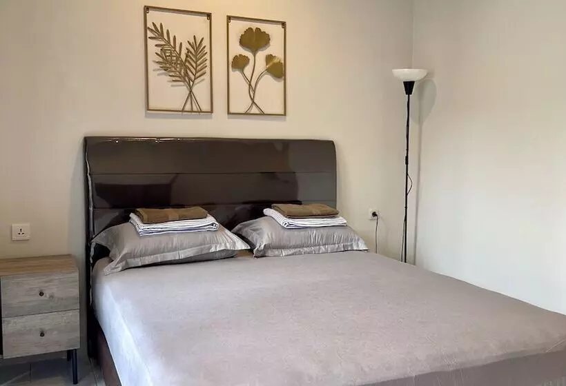 The Packer Lodge Hostel