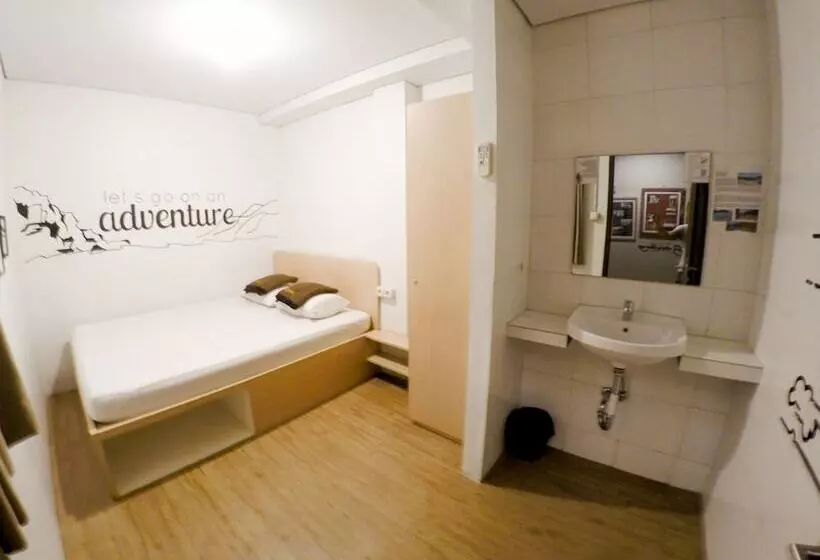 The Packer Lodge Hostel