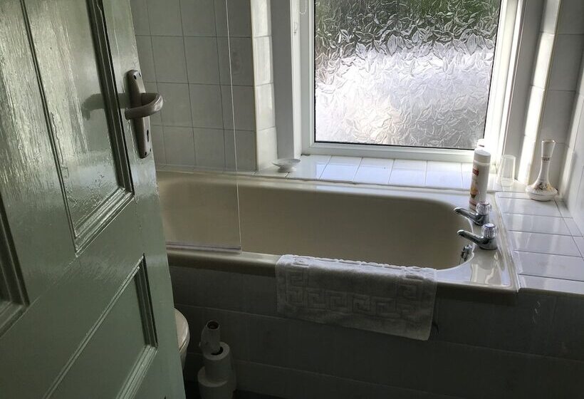 Drakewalls Bed And Breakfast