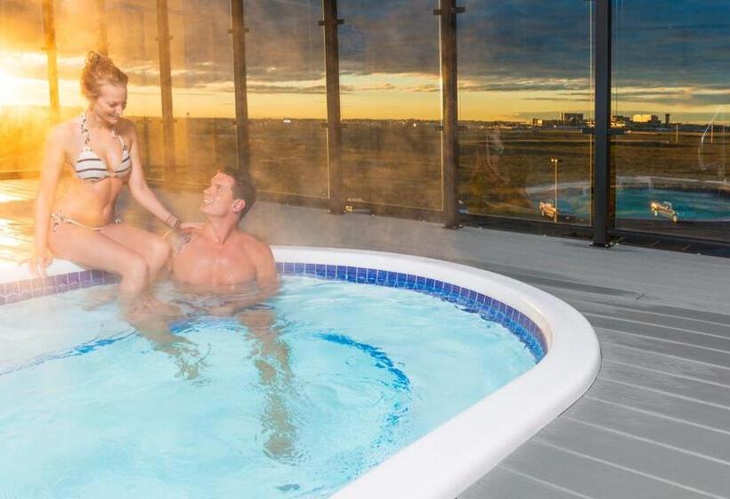 Applause Hotel Calgary Airport By Clique