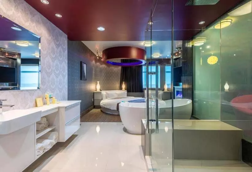 Applause Hotel Calgary Airport By Clique