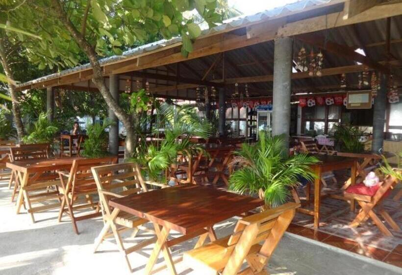 בית מלון כפרי Lanta Darawadee Resort