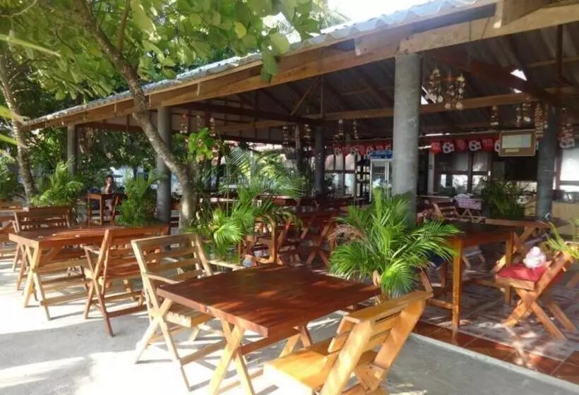 בית מלון כפרי Lanta Darawadee Resort