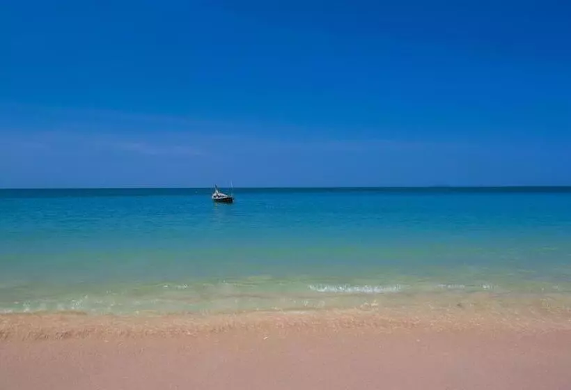 בית מלון כפרי Lanta Darawadee Resort