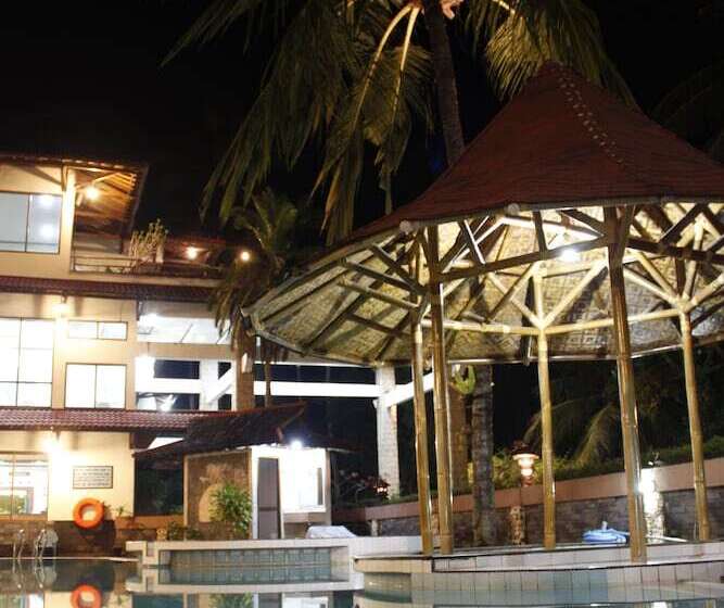 בית מלון כפרי Surya Pesona Beach