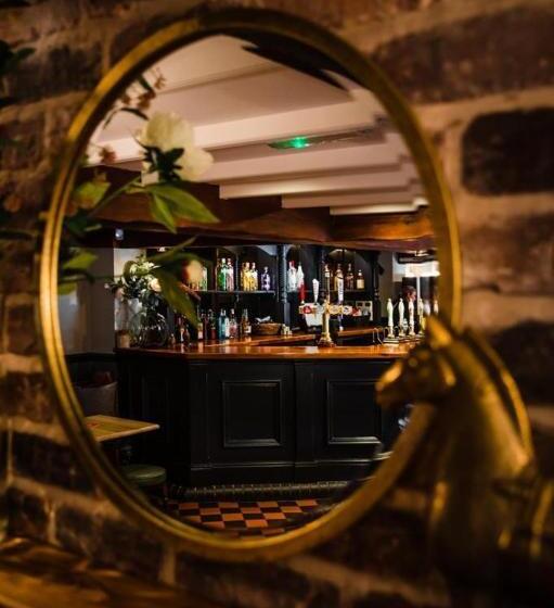 בית מלון כפרי The Black Horse Inn