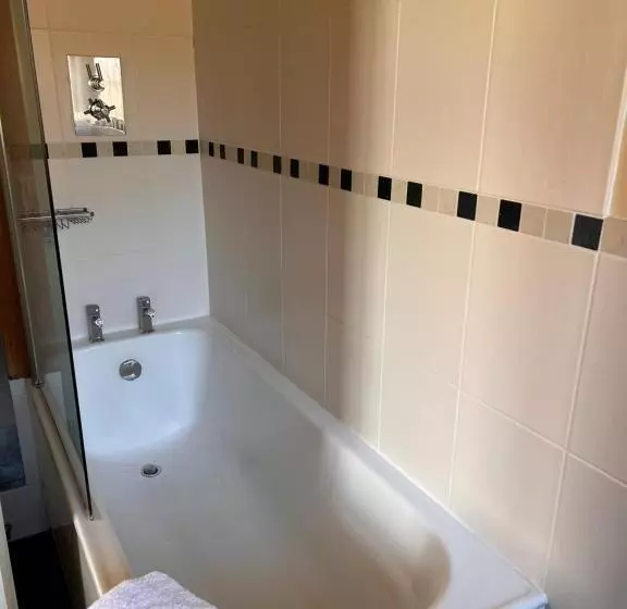 Отель The Hawkley Inn