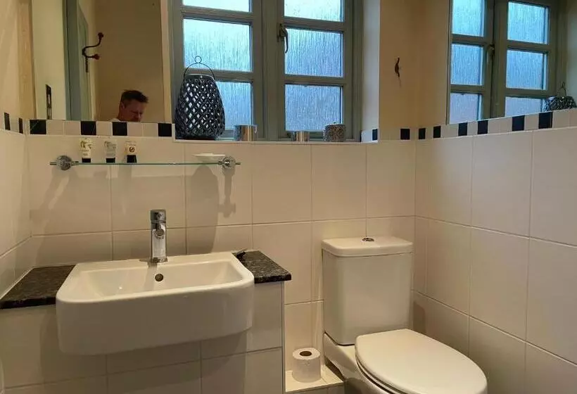 Отель The Hawkley Inn