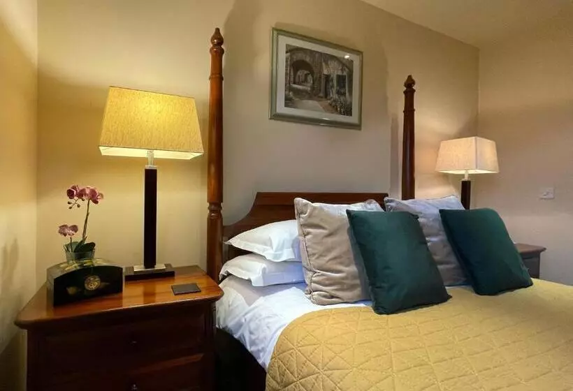 Отель The Hawkley Inn