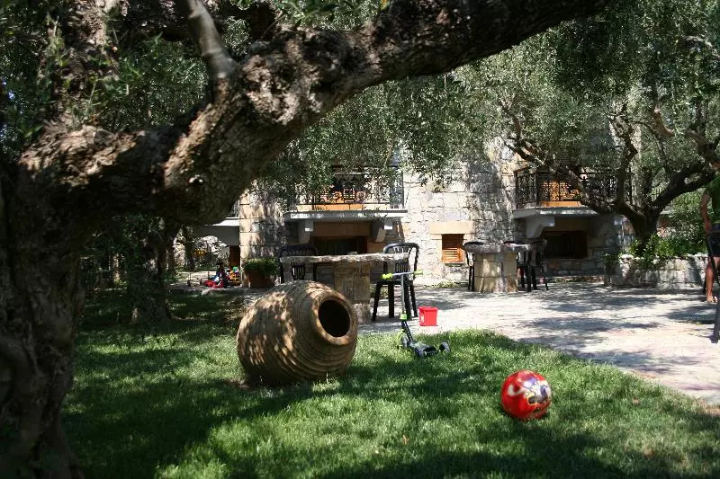 Nikas Rooms & Apartments