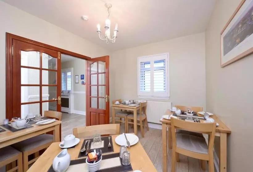 پانسیون Alpha Guest House