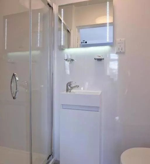 پانسیون Alpha Guest House