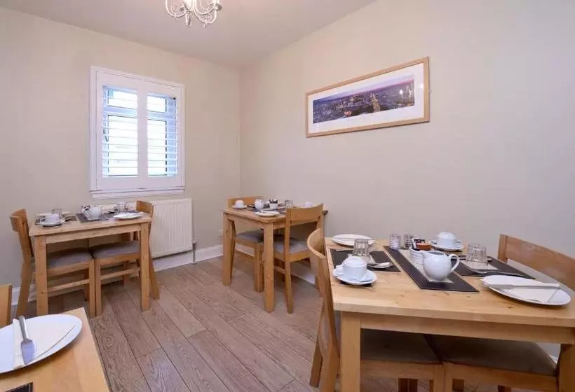 پانسیون Alpha Guest House