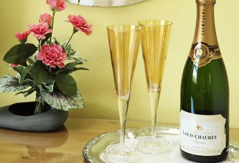 膳宿费 Mellieha Guest House