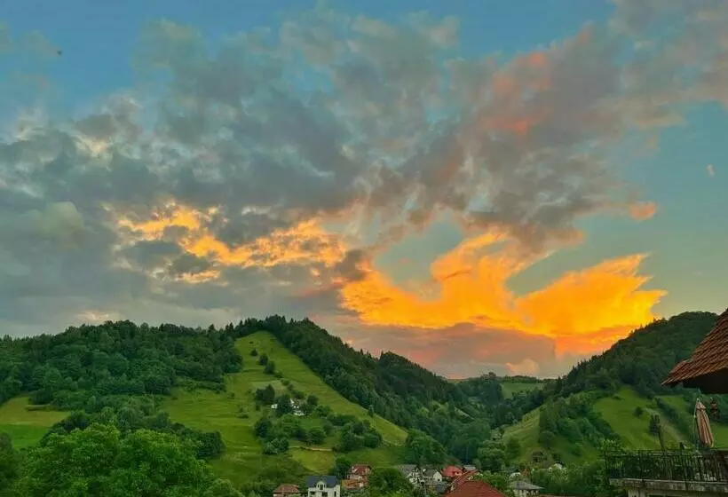 Pensiunea Acasa La Moieciu