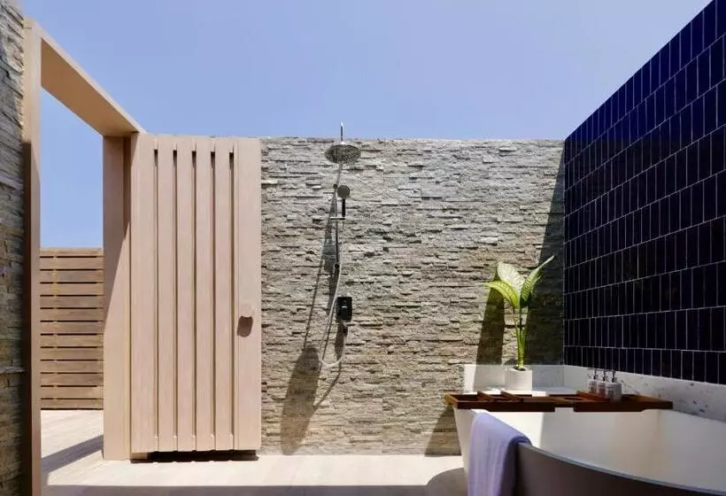 هتل Avani Plus Fares Maldives Resort