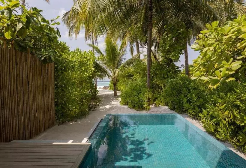 هتل Avani Plus Fares Maldives Resort