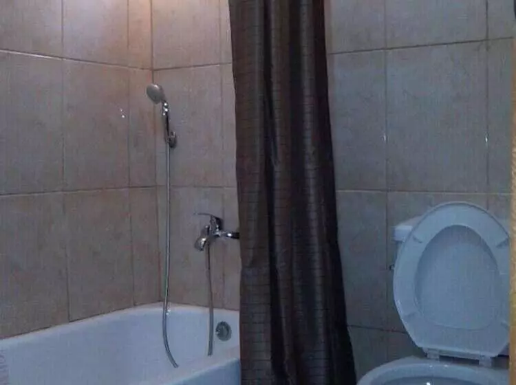 ホテル Adinkra Plaza